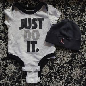 NIKE BABY INFANT SIZE 3 M MONTHS ONSIE HAT ONE PIECE LOT OF TWO JUST DO IT